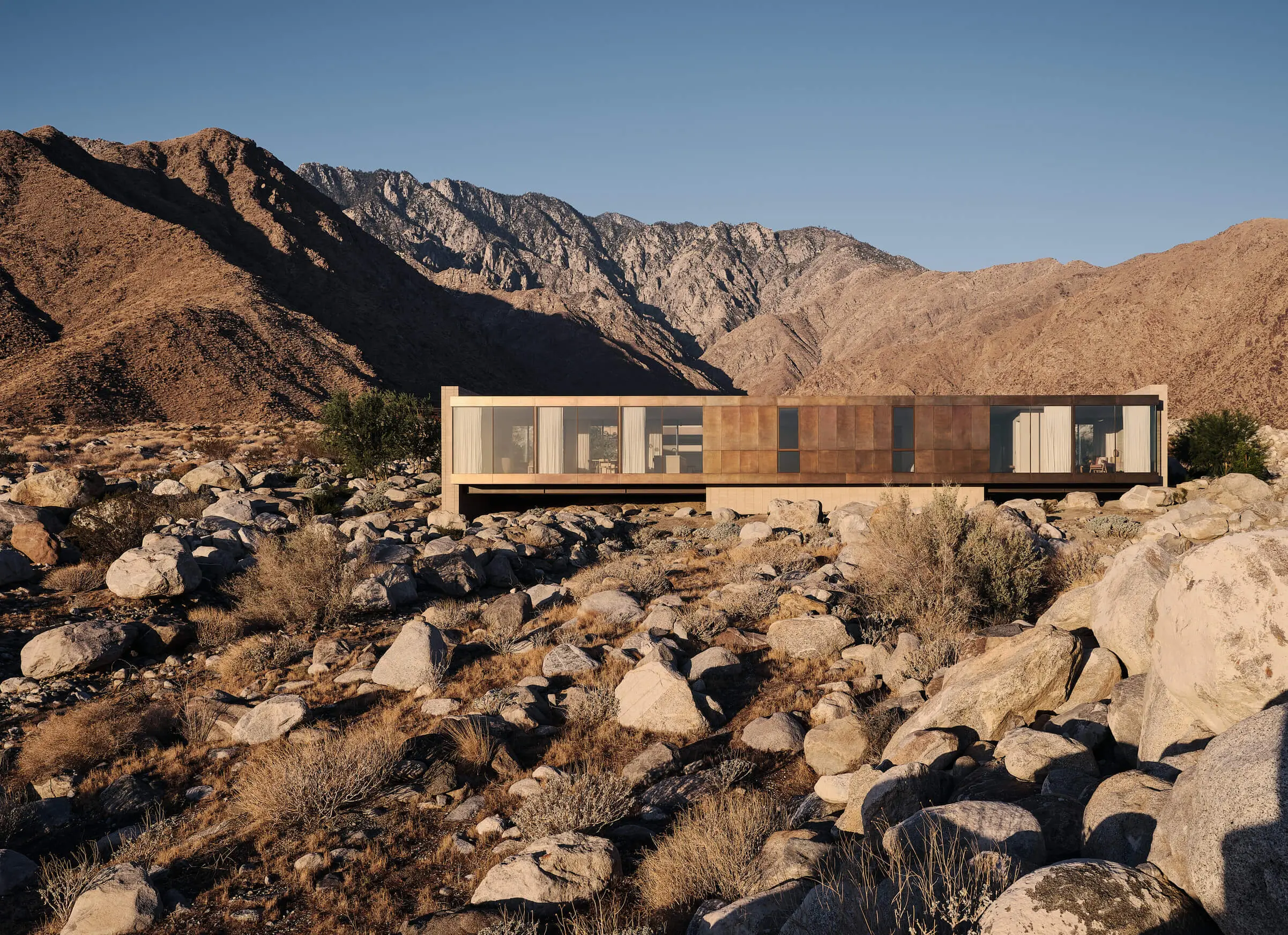 An essential and welcoming house among the rocks of the desert — Domus