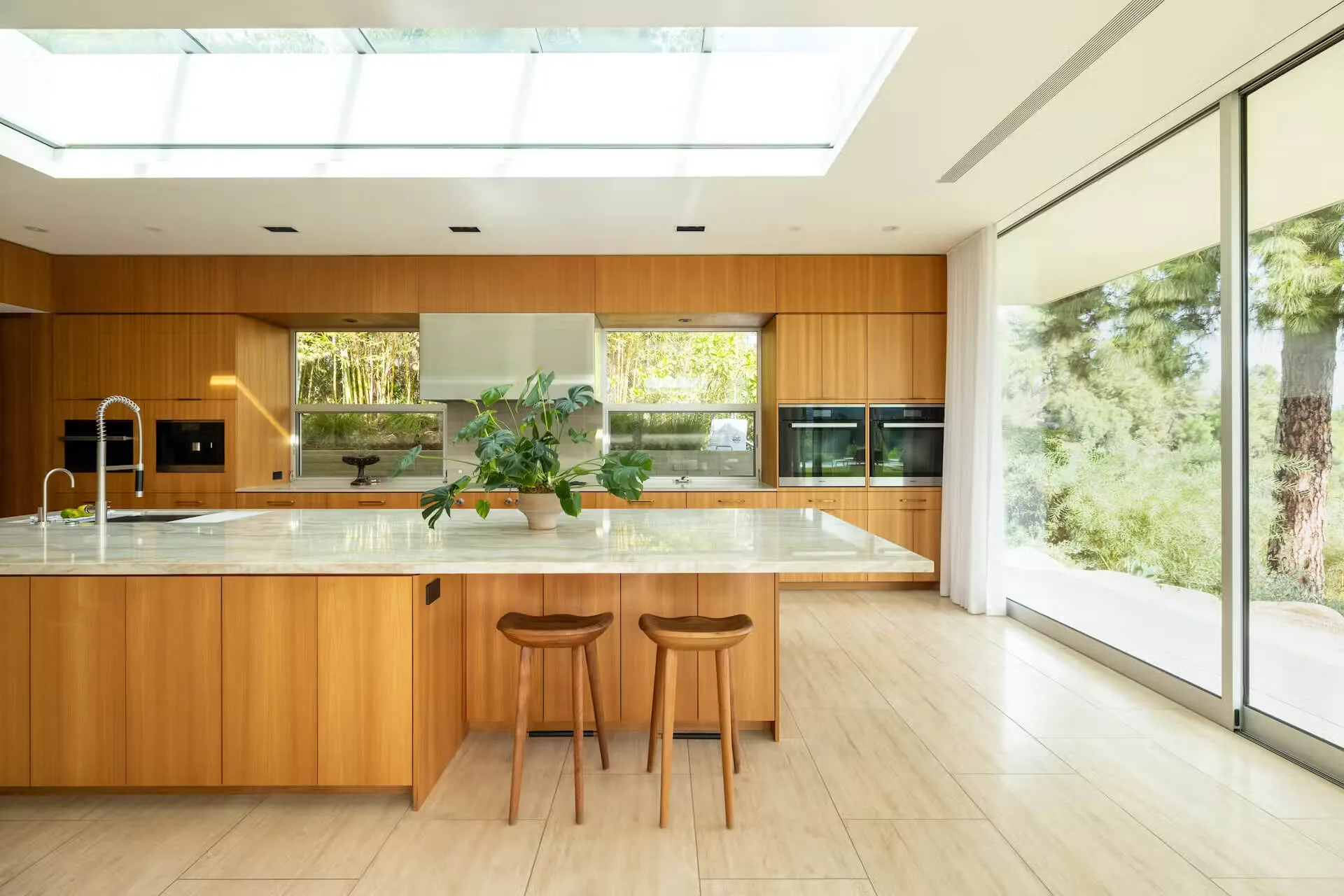 You Can Almost Touch the Sky in This Renovated Midcentury Home in L.A. — Dwell